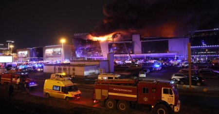 <span style='background:#EDF514'>ATAC TERORIST</span>, cu doua explozii, intr-o sala de concerte din Moscova. Cel putin 40 de oameni au fost ucisi
