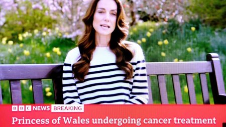 <span style='background:#EDF514'>REGELE</span> Charles este "mandru de Kate pentru curajul ei de a vorbi despre cancerul de care sufera