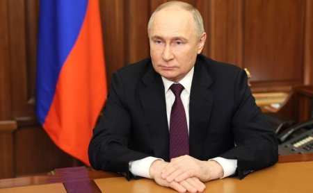 <span style='background:#EDF514'>FORMULAR</span>ea este rescrisa chiar acum. Posturile TV din Rusia s-au pregatit de trei ori pentru declaratia lui Putin dupa atentatul de la Moscova