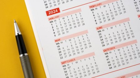 Calendarul sarbatorilor legale 2024: Cate <span style='background:#EDF514'>ZILE LIBERE</span> mai au angajatii din Romania pana la sfarsitul anului