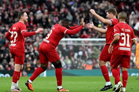 Bogdan Lobont, bombardat de legendele lui Liverpool pe <span style='background:#EDF514'>ANFIELD</span>