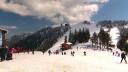 <span style='background:#EDF514'>PARTIILE</span> de schi sunt pline de turisti. 