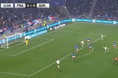 Gol <span style='background:#EDF514'>SENZATIONAL</span> in secunda 7 a meciului Franta - Germania » Portarul, spectator de lux