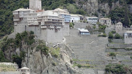 Leaganul crestinismului si al filosofiei antice: 3 <span style='background:#EDF514'>MILE</span>nii de cultura, de la Acropole pana la Muntele Athos