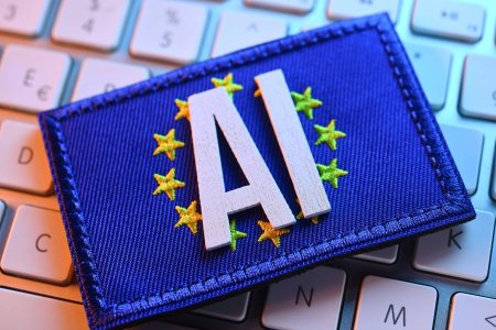 UE reglementeaza Inteligenta Artificiala. Cum stau <span style='background:#EDF514'>EUROPENI</span>i la capitolul productie si inovatie in sfera economiei digitale?