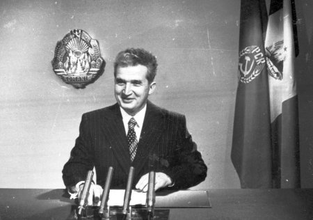 Cum a facut <span style='background:#EDF514'>CEAUSESCU</span> crize pentru doua felii de parizer