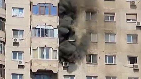 Noi detalii in cazul incendiului izbucnit intr-un bloc din Bucuresti. De la ce a pornit focul si care e <span style='background:#EDF514'>STAREA</span> ranitilor