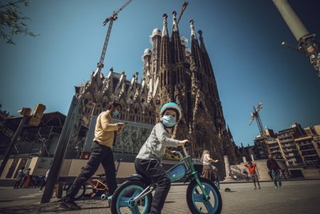 Renumita <span style='background:#EDF514'>BISERICA</span> Sagrada Familia din Barcelona va fi finalizata pana in 2026