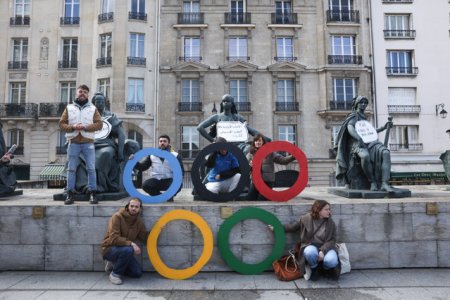 Strazile Parisului sunt scena a tot mai multe proteste legate de Jocurile Olimpice