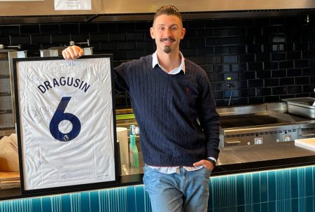 Fratele lui Radu Dragusin ofera tricoul semnat al fundasului central de la Tottenham: Au venit colectionari, dar i-am refuzat