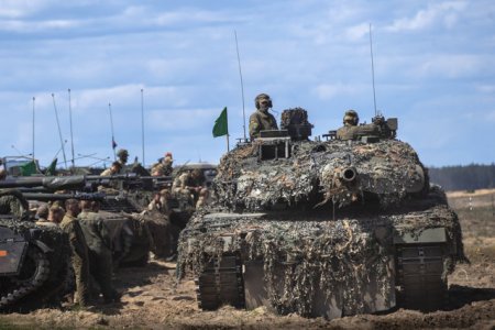 Liderii baltici: Statele NATO trebuie sa se intoarca la armata obligatorie si trebuie sa existe o taxa speciala pentru finantarea achizitiilor militare