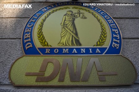 Patru inspectori din cadrul ISCIR, trimisi in judecata de procurorii DNA pentru <span style='background:#EDF514'>TRAFIC DE INFLUENTA</span>