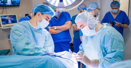 MedLife continua programele de invatare pentru medici: master<span style='background:#EDF514'>CLASS</span> in chirurgie ortopedica la Spitalul Humanitas din Cluj