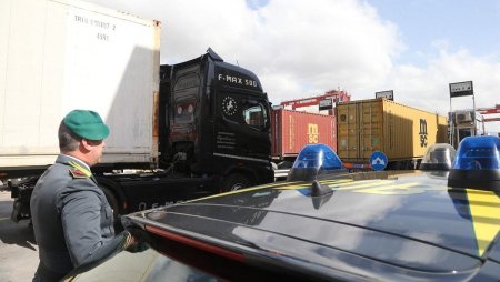 Sofer <span style='background:#EDF514'>DE TIR</span> moldovean abia angajat in Italia, impuscat de un coleg invidios: I-au dat cel mai frumos camion!