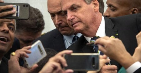 Fostul presedinte al Braziliei, Jair Bolsonaro, a petrecut doua nopti la Ambasada Ungariei din Brasilia. Politia ii confiscase <span style='background:#EDF514'>PASAPORT</span>ul