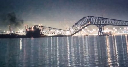 VIDEO. Un pod emblematic din SUA s-a prabusit cu tot cu oamenii si cu masinile care se aflau pe el. Ce a declansat dezastrul