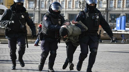 Haos in Rusia, dupa atentatul din Moscova. Oamenii sunt batuti, arestati si deportati. <span style='background:#EDF514'>NATIONALITATI</span>le vizate