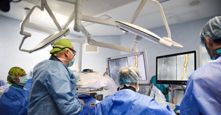 Inteligenta artificiala, utilizata in chirurgia cardiovasculara minim invaziva, in premiera pentru Romania