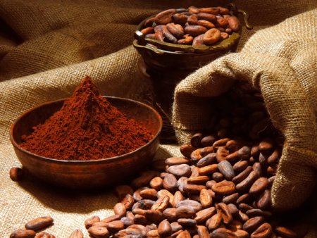 Boabele de cacao, noul <span style='background:#EDF514'>BITCOIN</span>: pretul sparge in premiera 10.000 de dolari pe tona, in crestere cu 138% anul acesta pe fondul temperaturilor ridicate din Africa de Vest. Ciocolata ar putea fi mai scumpa de Paste