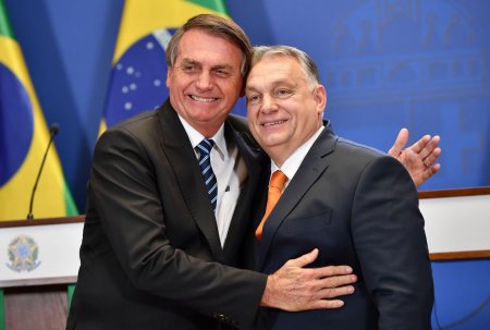 <span style='background:#EDF514'>UNGARIA</span> l-a ascuns doua nopti pe Jair Bolsonaro in ambasada ei din Brazilia. Prieten cu Viktor Orban, fostul lider e vizat de mai multe anchete penale