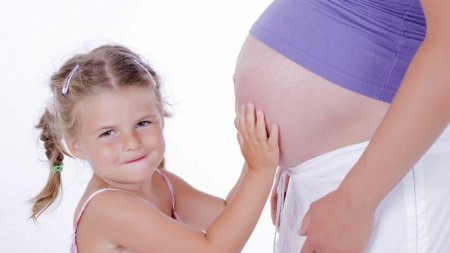 De ce isi doneaza gravidele placenta la nastere? Este considerata o <span style='background:#EDF514'>COMOARA</span>
