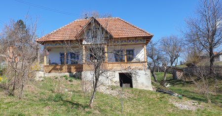 Casa luptatoarei anticomuniste Elisabeta Rizea, restaurata cu greu, din <span style='background:#EDF514'>DONATI</span>i. Ce suma mai este necesara