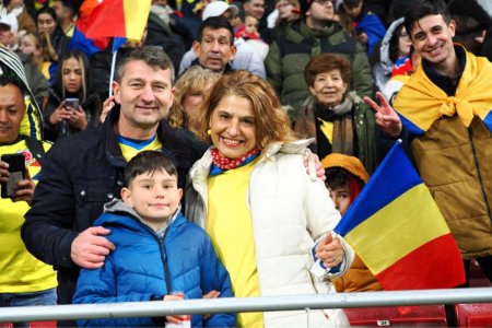 <span style='background:#EDF514'>RAZBOIU</span>l FCSB vs CSA Steaua a ajuns si pe Metropolitano. Banner in limba engleza!
