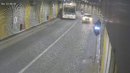 Accidentul de motocicleta din Pasajul Unirii a fost filmat. Manevra criminala facuta de motociclist