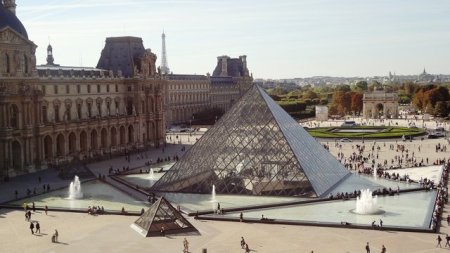 Paris 2024 va instala flacara olimpica langa Luvru