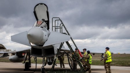 Sase avioane de lupta din Marea Britanie au sosit la Baza <span style='background:#EDF514'>MIHAIL</span> Kogalniceanu pentru o misiune de patru luni