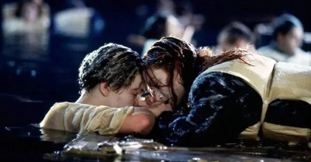 Controversata usa din Titanic, vanduta pentru o suma enorma! Cine detine acum bucata de lemn cu care a fost salvata Rose