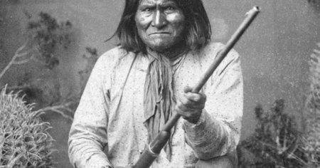Povestea legendarului apas Geronimo, ultimul indian care s-a predat americanilor: pe urmele sale au fost trimisi 5.000 de <span style='background:#EDF514'>SOLDA</span>ti
