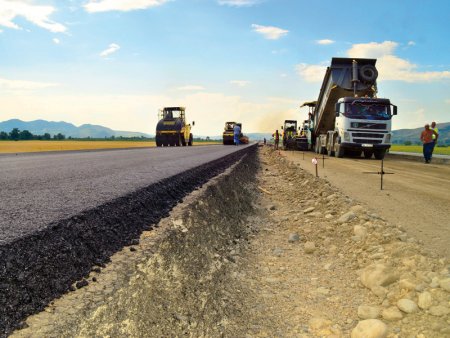 Ministerul Transporturilor a lansat licitatia pentru lotul 2 al drumului expres Arad-O<span style='background:#EDF514'>RADE</span>a, investitie estimata la 3,4 mld. lei