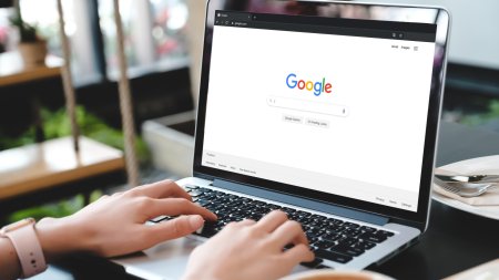Raport privind publicitatea online: Google anunta ca a eliminat peste 5,5 miliarde de <span style='background:#EDF514'>RECLAME</span> inselatoare
