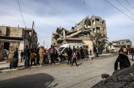 <span style='background:#EDF514'>BOMBARDAMENTE</span>le israeliene asupra Rafah starnesc teama ca asaltul este iminent: „Erau toti impreuna, cand dintr-o data au disparut ca praful”