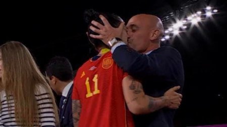 Procurorii spanioli cer doi ani si jumatate de inchisoare pentru Luis Rubiales in cazul sarutului de la <span style='background:#EDF514'>CUPA</span> Mondiala