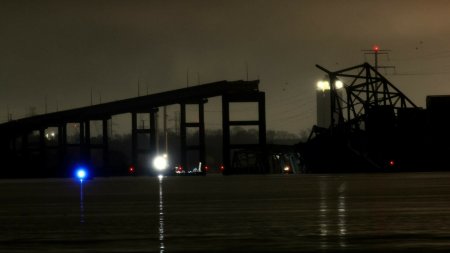 Cat i-ar putea costa pe asiguratori prabusirea podului Francis Scott Key din Baltimore. <span style='background:#EDF514'>SASE</span> persoane sunt inca disparute