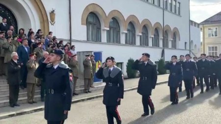 Perioada de inscriere la <span style='background:#EDF514'>COLEGII</span>le militare s-a prelungit. Tinerii nu mai vor disciplina cazona