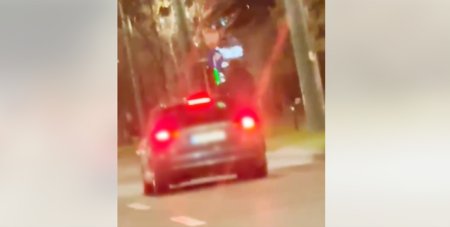Amenda simbolica pentru cei prinsi co<span style='background:#EDF514'>COTA</span>ti pe masini in mers. Un tanar din Brasov, prins de politisti