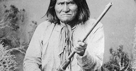 Povestea nestiuta a legendarului apas Geronimo, indianul pe urmele ca<span style='background:#EDF514'>RUIA</span> au fost trimisi 5.000 de soldati americani