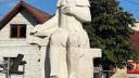 Povestea statuii lui Gheorghe Lazar din Avrig: Facuta din donatii si platita cu <span style='background:#EDF514'>DOUA VIETI</span>