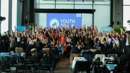 AIESEC in Romania <span style='background:#EDF514'>ORGANIZ</span>eaza Youth Speak Forum. Care este tema din acest an a evenimentului