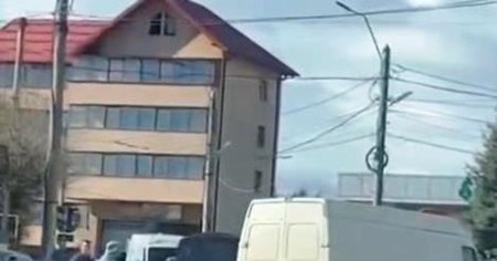 Un copil a fost  filmat in timp ce conducea un BMW in judetul Suceava VIDEO
