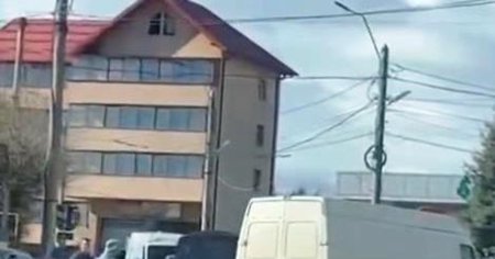 Un copil a fost  filmat in timp ce conducea un BMW in judetul <span style='background:#EDF514'>SUCEAVA VIDEO</span>