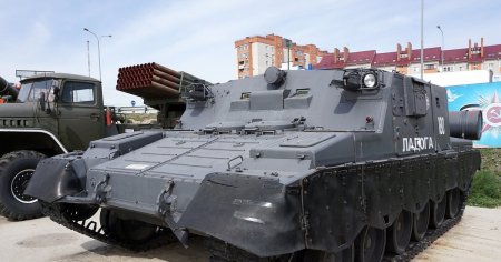 Ucrainenii au distrus un vehicul blindat rusesc rar, proiectat pentru a transporta liderii rusi in caz unui atac nuclear, biologic sau chimic