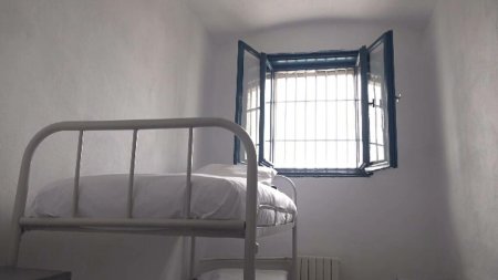 Cum arata celula de la Penitenciarul <span style='background:#EDF514'>AIUD</span> in care va sta Catalin Chereches. Acolo isi va ispasi o parte din pedeapsa