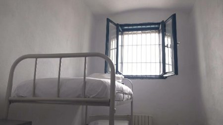 Cum arata celula de la <span style='background:#EDF514'>PENITENCIAR</span>ul Aiud in care va sta Catalin Chereches. Acolo isi va ispasi o parte din pedeapsa