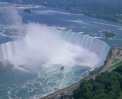 Un milion de oameni s-ar putea aduna la Niagara pentru a vedea e<span style='background:#EDF514'>CLIP</span>sa totala de soare