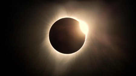 Eclipsa totala de Soare in 2024. Un milion de oameni s-ar putea aduna la Cascada Niagara pentru a vedea fenomenul