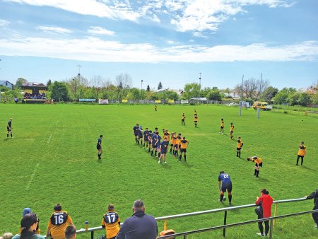 Business sportiv. Cum a reusit un mic club sportiv din Baicoi sa atraga companii mari ca sponsori? Lucian <span style='background:#EDF514'>MARINESCU</span> a pornit clubul Aurora Baicoi pentru a incuraja copiii din comunitate sa faca sport